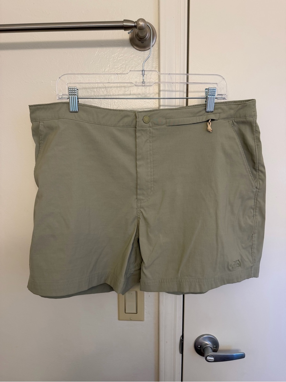 The North Face Khaki Green Outdoor Shorts Men’s Size 38